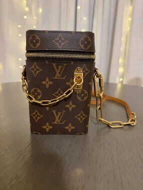 LV Phone Box